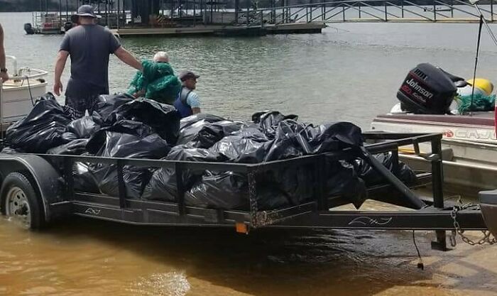 Texas Lake Gets The Ultimate Cleanup: 4,000 Pounds of Beer Bottles & Cans Gone!