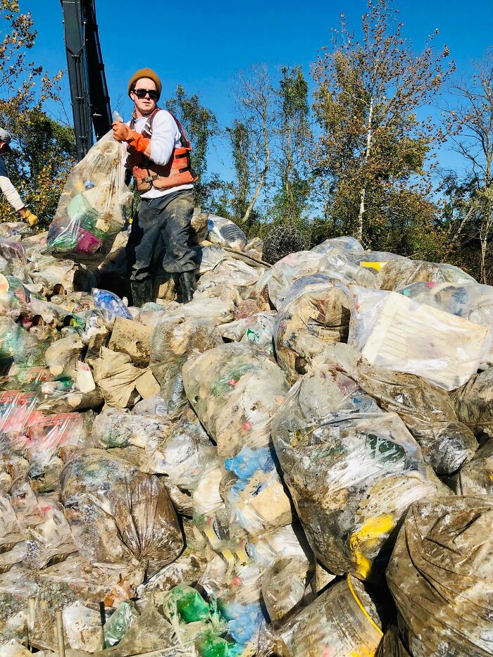 These 80 Clean-Up Pics Are Weirdly Satisfying (And Kinda Sad, Too)