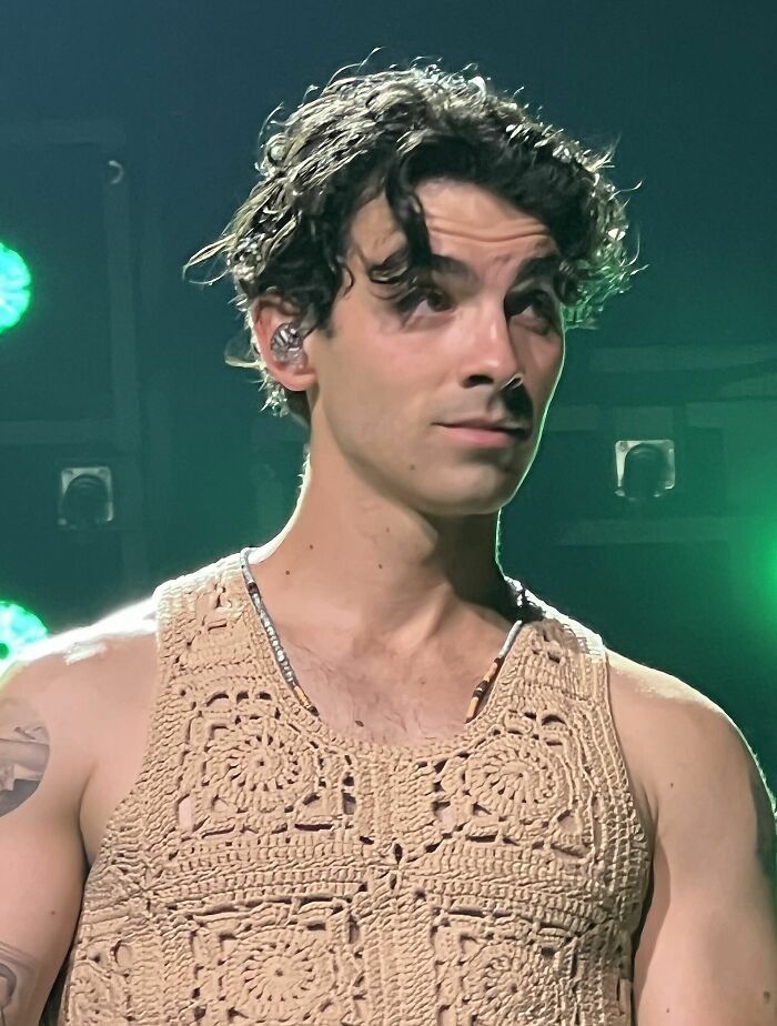 Joe Jonas: From Jonas Brother to 'Cake by the Ocean' Smooth Talker