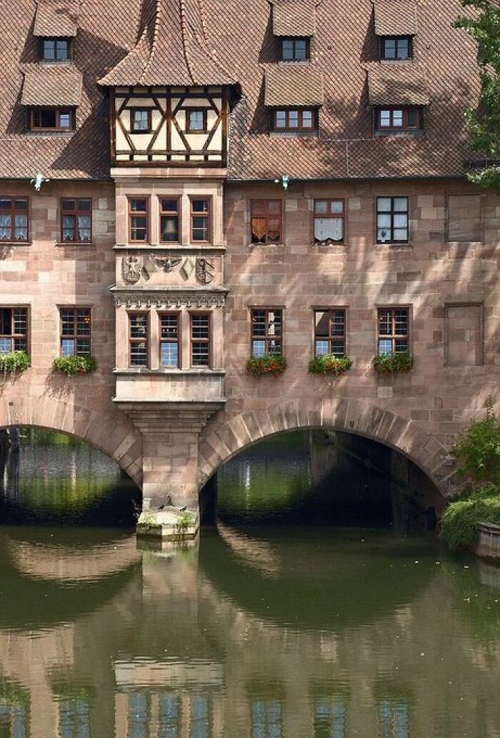 Meet One of Europe's Most Awesome Bridge Houses