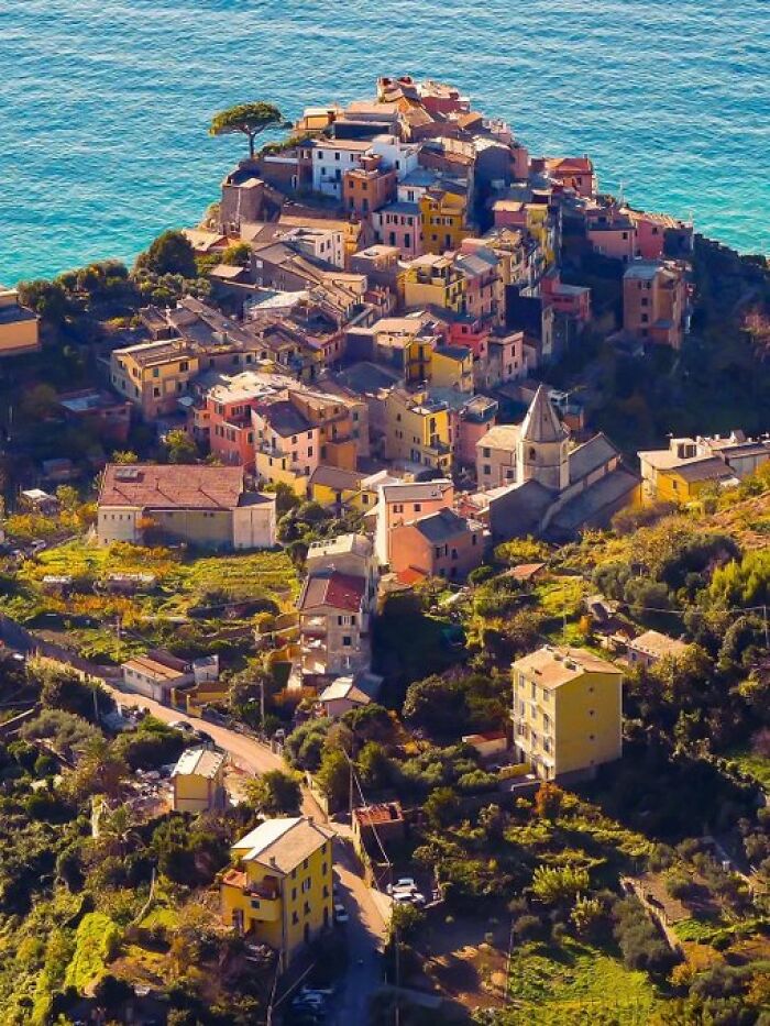 Corniglia, Italy: Colorful Cliffside Cuteness