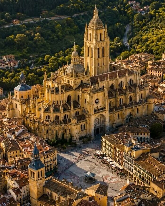 Segovia Cathedral, Spain: Old School Grandeur