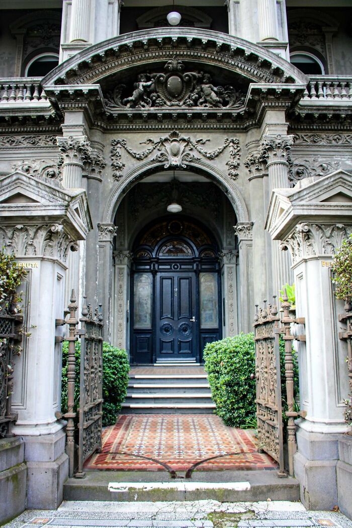 If Your Front Door Isn’t Like This, Are You Even Trying?