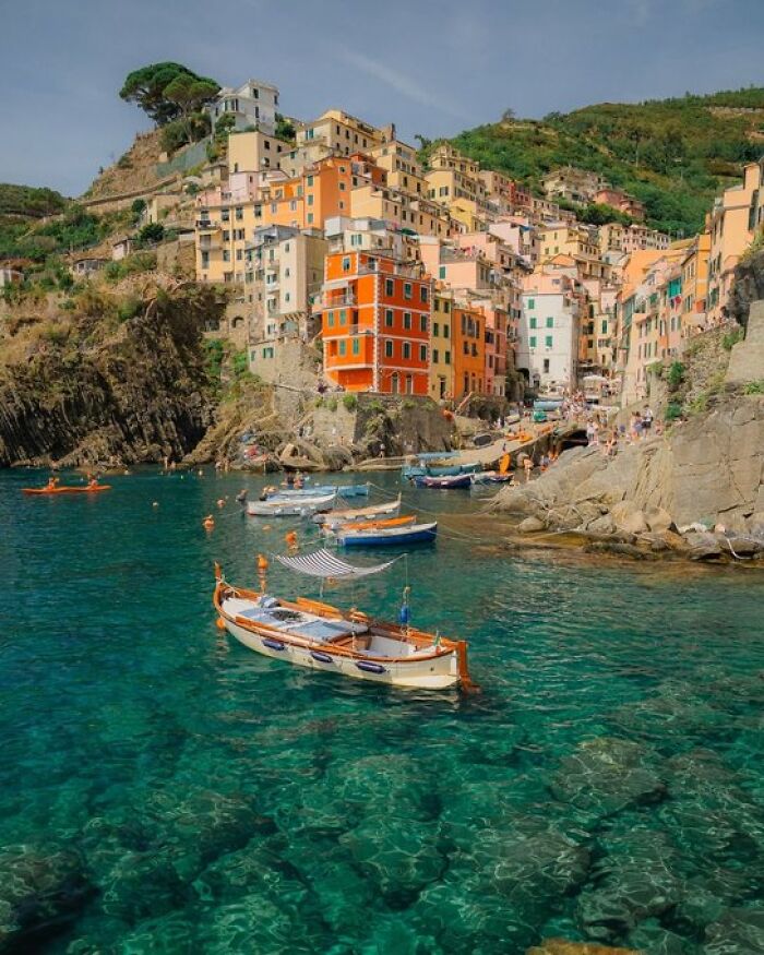 Riomaggiore, Italy: Colorful Cliffs FTW