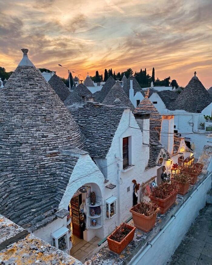 Alberobello, Italy: Cute Cone-Shaped Houses