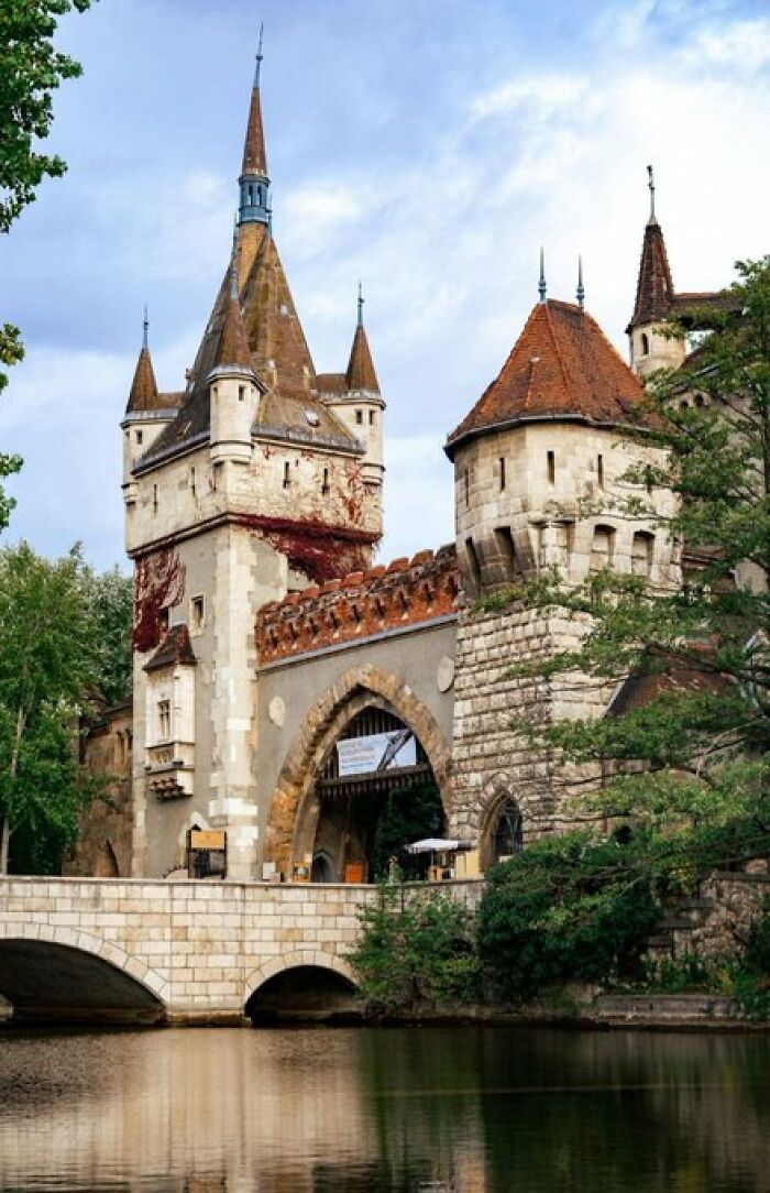 Vajdahunyad Castle, Hungary: Castle Fantasy Land