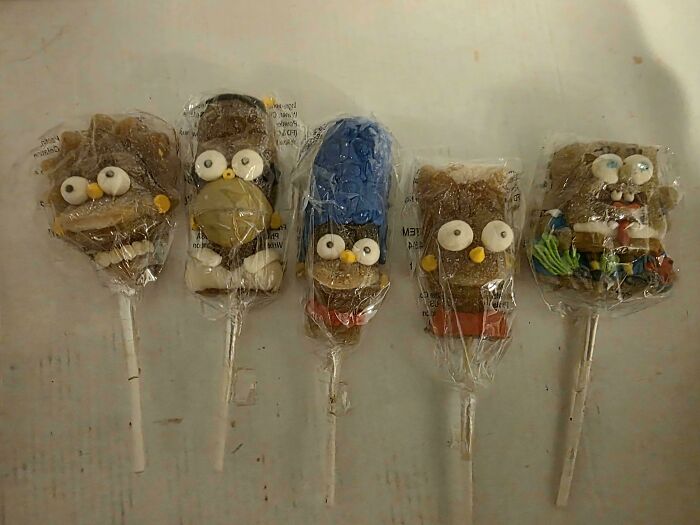 Mom’s Upset I Refuse To Give The Kids Her ‘Old’ Candy