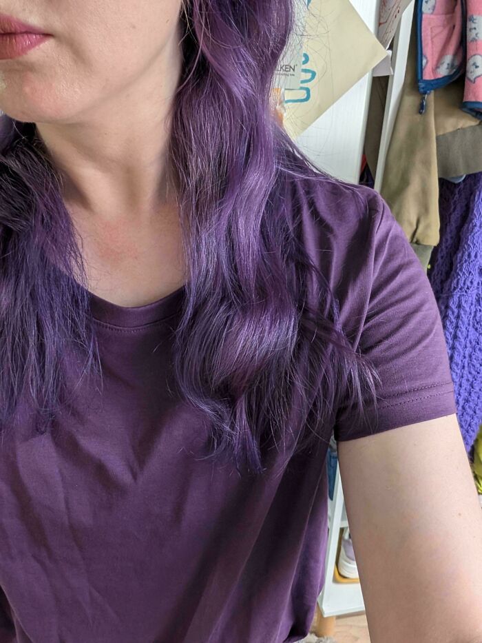 When Your Hair and Shirt Totally Match (Like, Scarily)