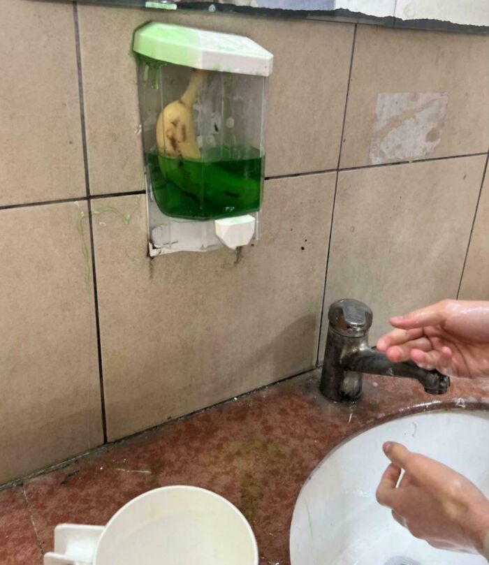 Let's Celebrate The Most 'Not Interesting' Pics Ever - Yeah, Really!
