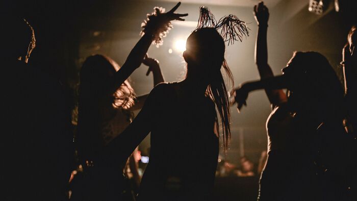 Straight Guy at Gay Clubs: The Friendship Fiasco