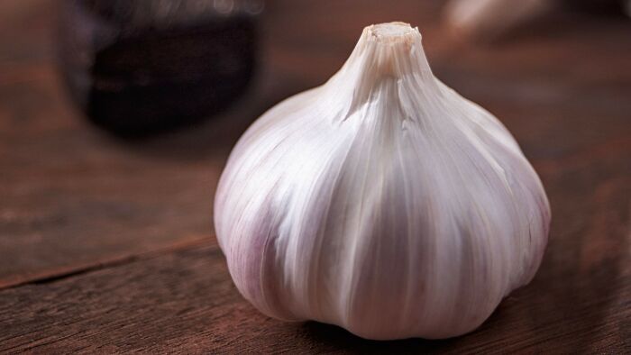 My Boyfriend Eats Raw Garlic and Now Kissing Is a Horror Show