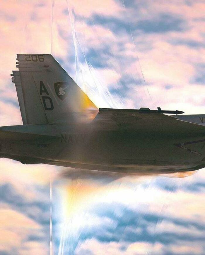 Jet Breaking Sound Barrier Caught On Camera