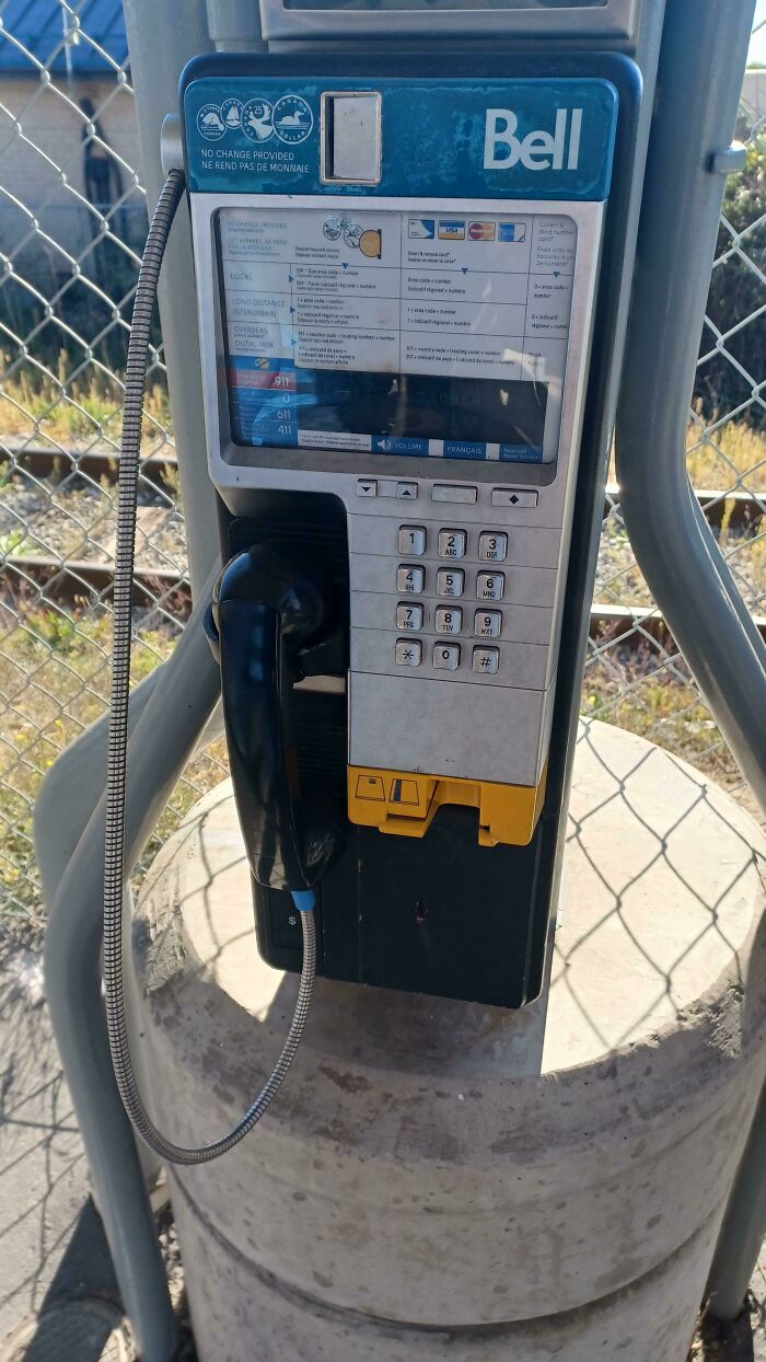 Haven’t Seen A Payphone In Ages... This One Even Takes Cards!