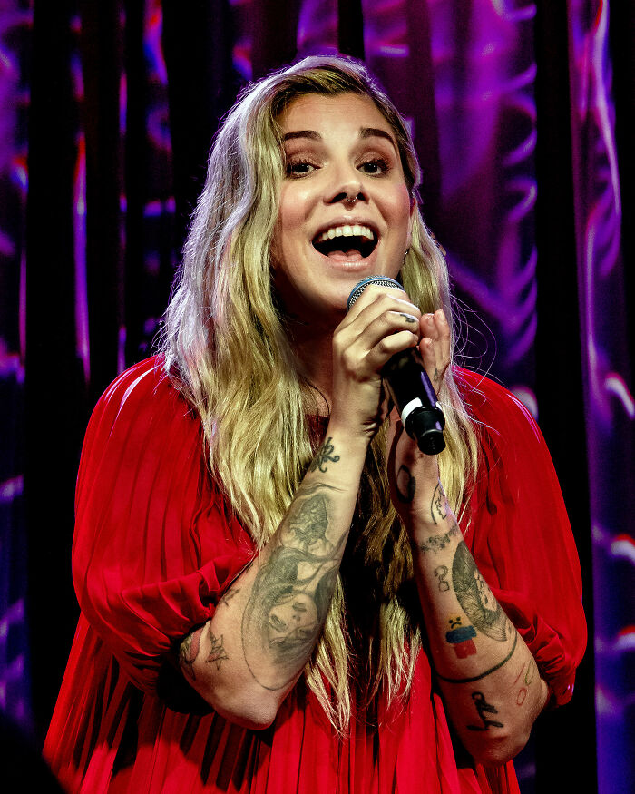 Christina Perri: Self-Taught Guitarist & 'Jar of Hearts' Star, 40