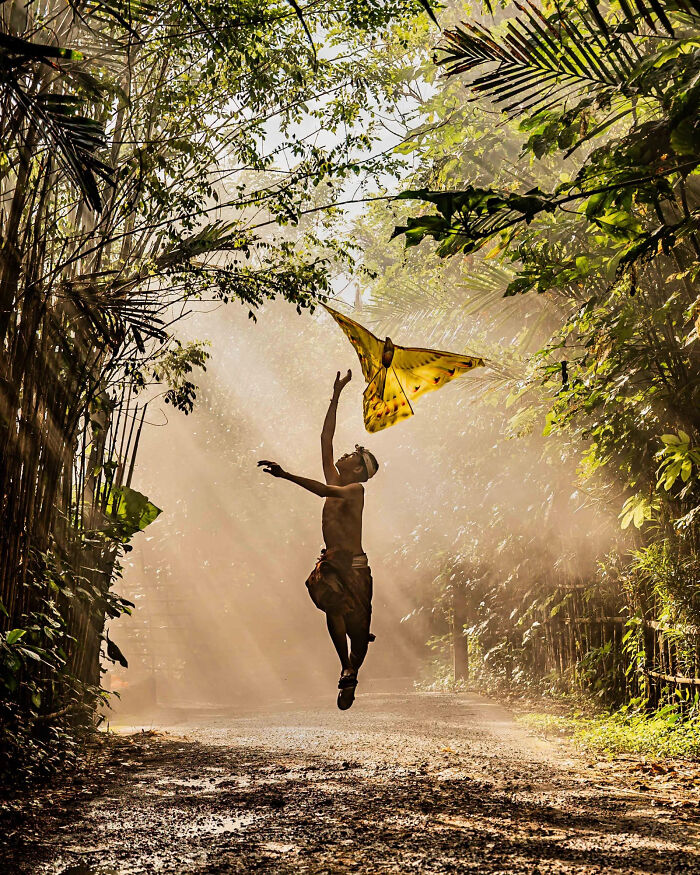 Weightless Morning: Kid + Kite = Pure Magic