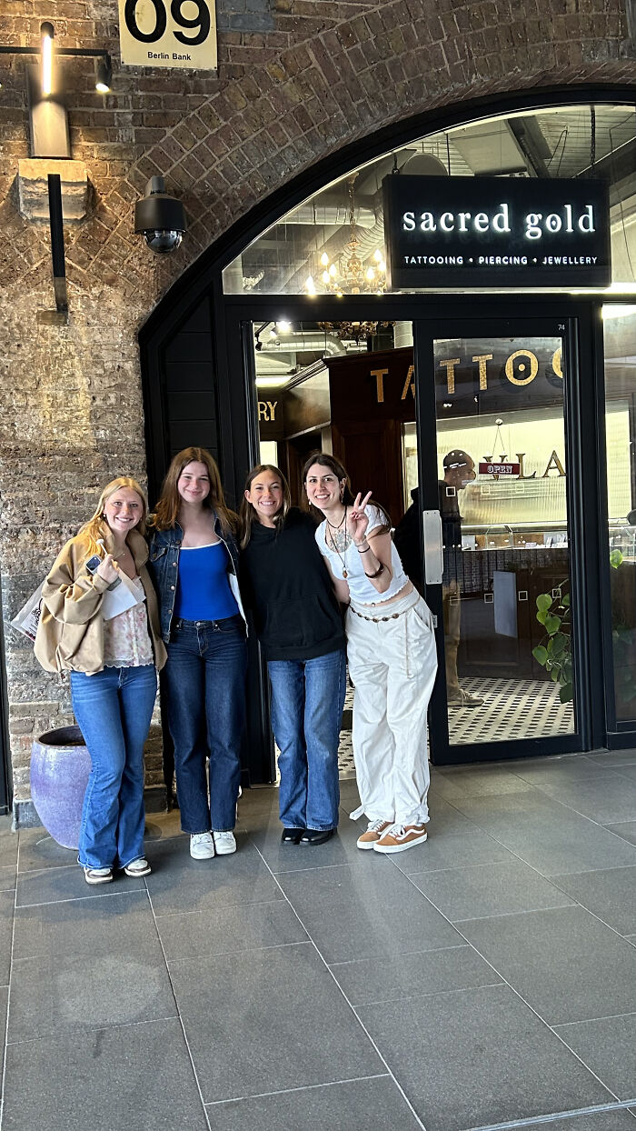 Three Tourists Score London Souvenirs for Life