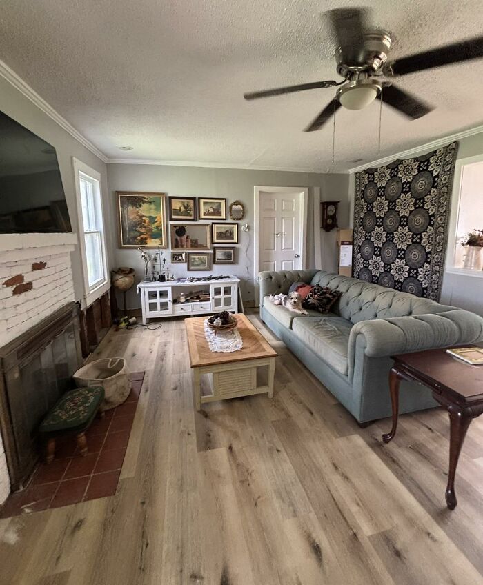 Living Room Layout Woes? Tell Us Your Plan!