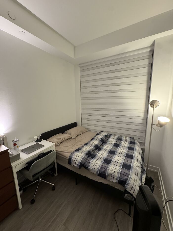 Small Bedroom Puzzle: Rugs, Lamps & Plants?