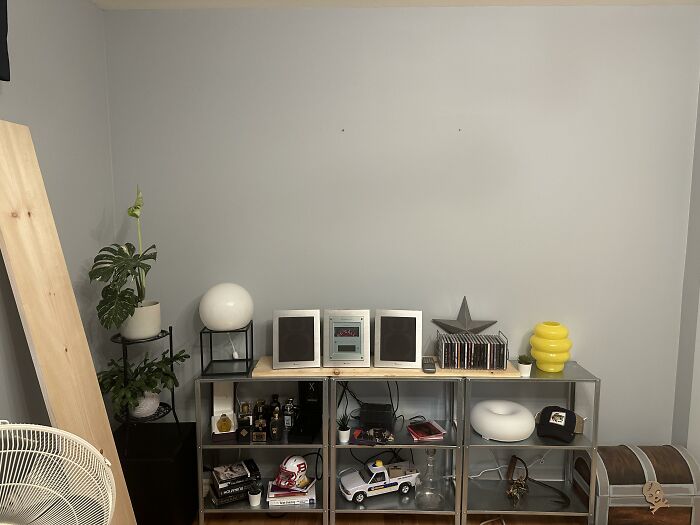 Empty Wall Wonders: Fill It or Chill?