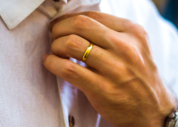 The 66 Wildest Ways Women Found Out Their Partners Were Cheating (Seriously, You'll Gasp!)