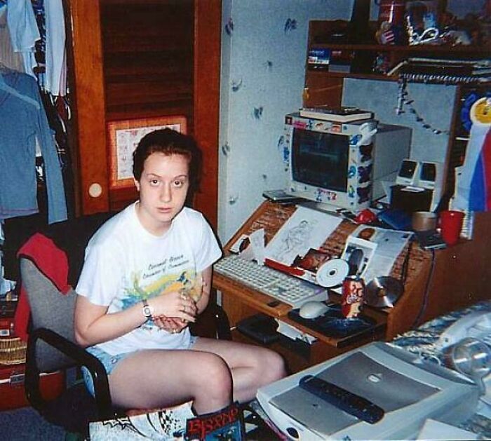 Wait, They Actually Saved These Weird Old Internet Screenshots?!