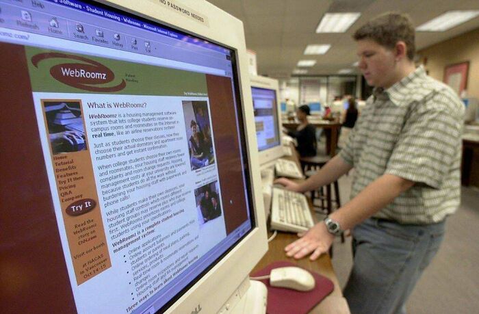 Wait, They Actually Saved These Weird Old Internet Screenshots?!