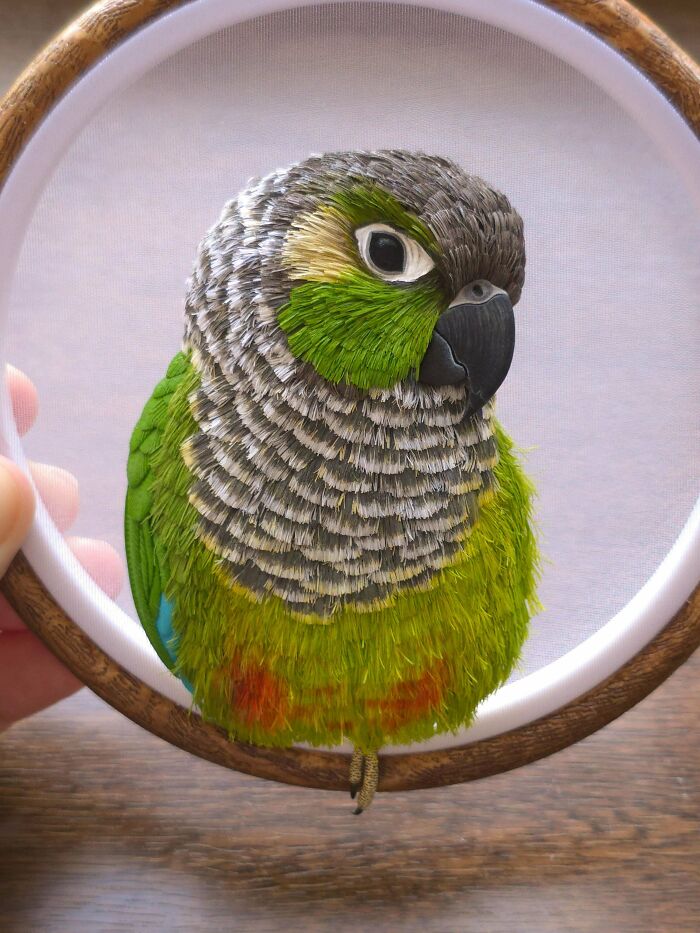 I Made A Conure Sculpture Out Of Hundreds Of Foam Feathers (Yeah, Really!)