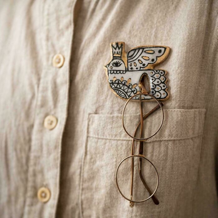 Hand Painted Glasses Holder Pin That’s Just Too Cool