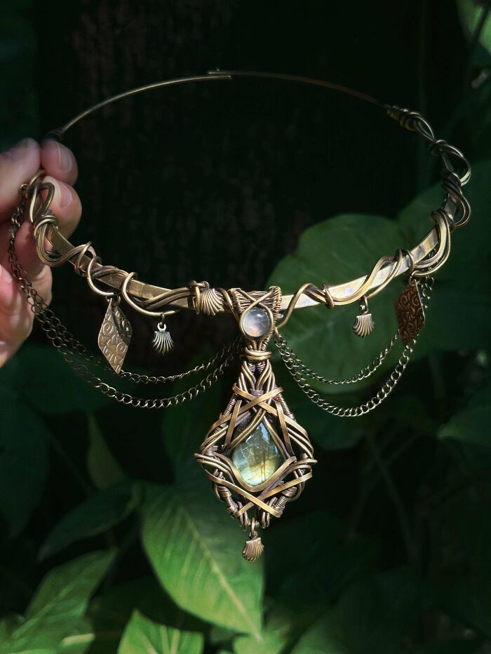 Making A Gorgeous Choker With Labradorite And Moonstone
