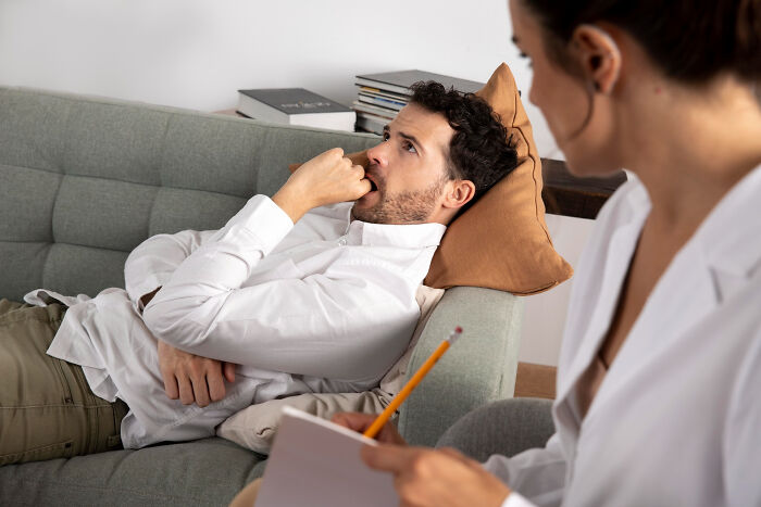 Therapists Who Totally Blew It: The WTF Stories People Shared When They Fired Them