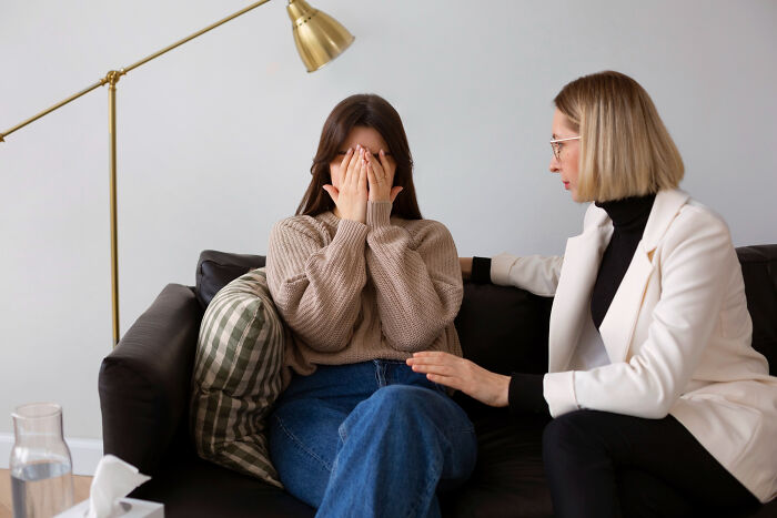 Therapists Who Totally Blew It: The WTF Stories People Shared When They Fired Them