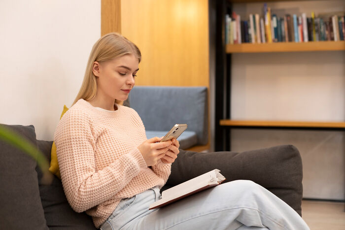 Therapists Who Totally Blew It: The WTF Stories People Shared When They Fired Them