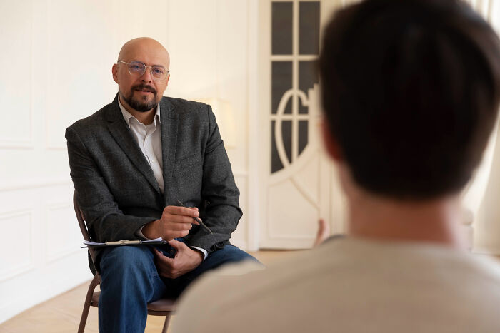 Therapists Who Totally Blew It: The WTF Stories People Shared When They Fired Them