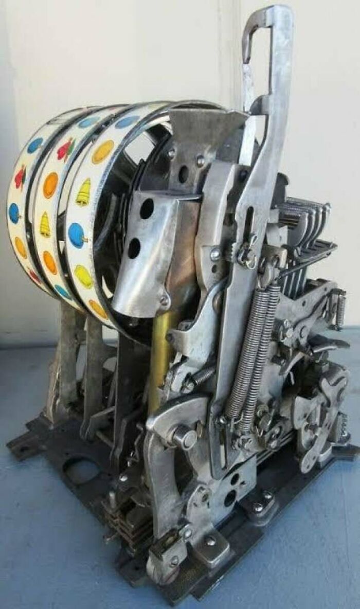 I Make $350/Month Testing And Fixing Vintage Slot Machine Reels