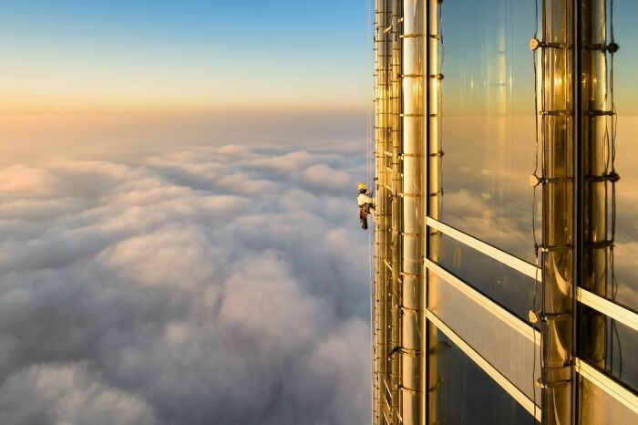 Window Washer On 124th Floor In Dubai=No Fear
