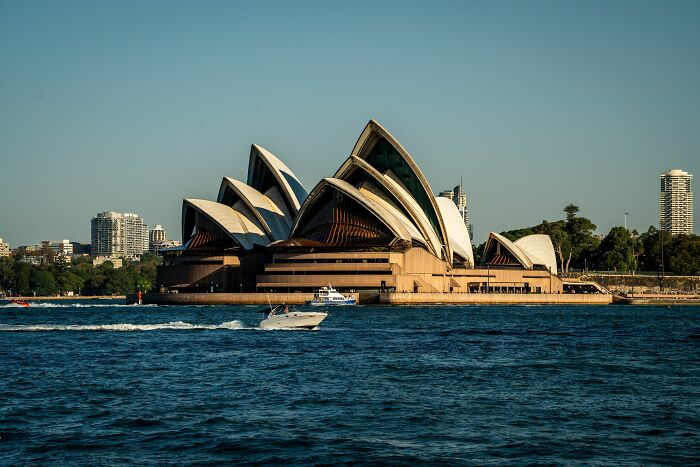 54 Wild & Weird American Tourist Stories That Literally Made Locals Do a Double Take