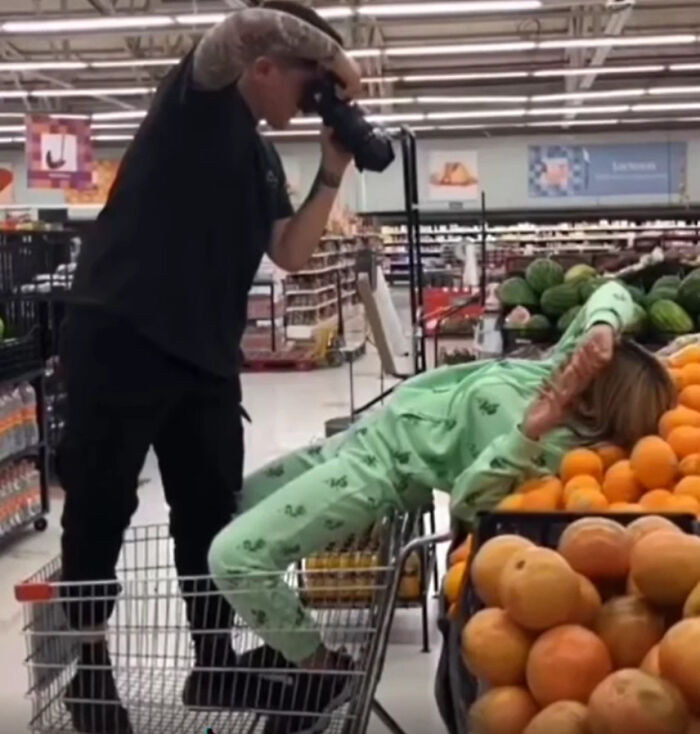 Squashing Supermarket Oranges So They Look ‘Perfect’ For Pics? Yep, That’s A Thing