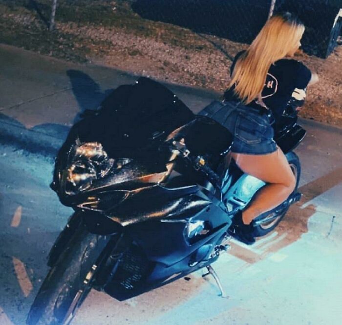 Twitch Streamer Takes Over My Motorcycle For Her Stream (And Then Blames Me)