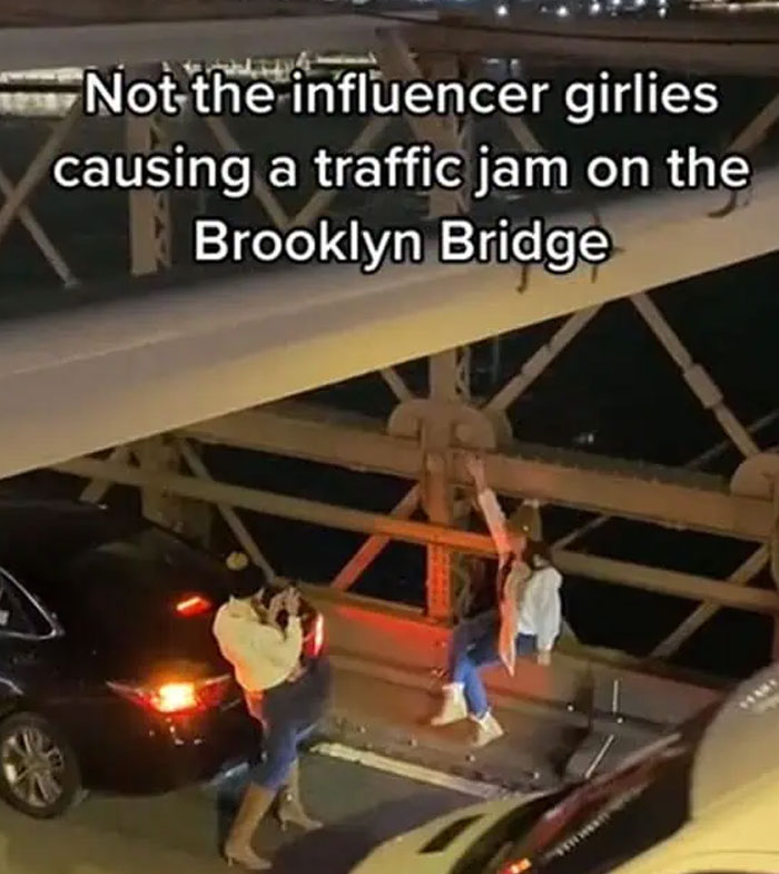 Idiots Stop Traffic To Snap Pics On Brooklyn Bridge