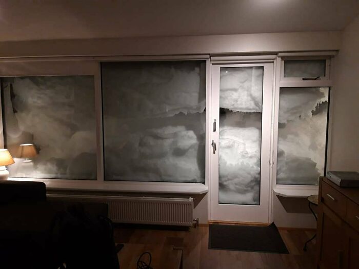 My Sister Booked This Cozy Spot In North Iceland For Christmas—Her View? Kinda Epic!