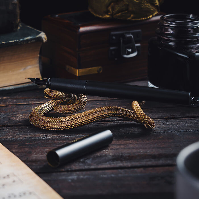 Rattlesnake Pen Holder With Over 3000 Scales—Because Detail Matters