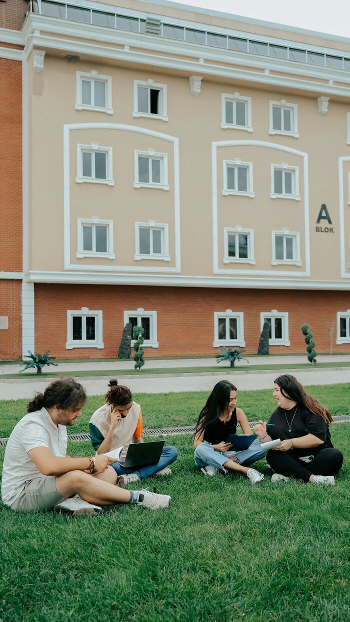 The Wildest "Welcome to College" Moments You Won't Believe Actually Happened