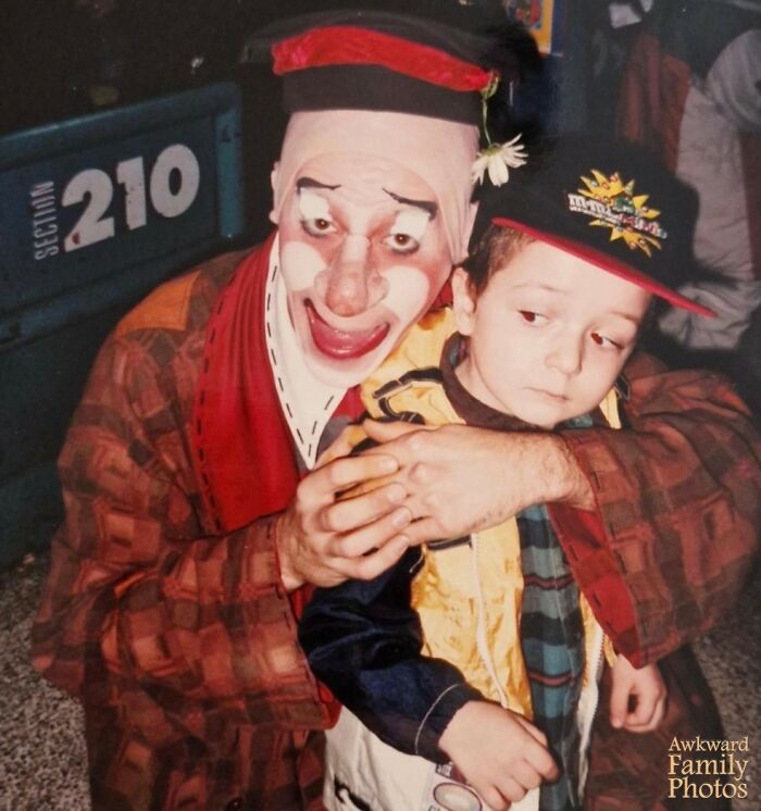 31 Totally Whacked Childhood Mascot Photos That’ll Make You Go “Wait, What?!”