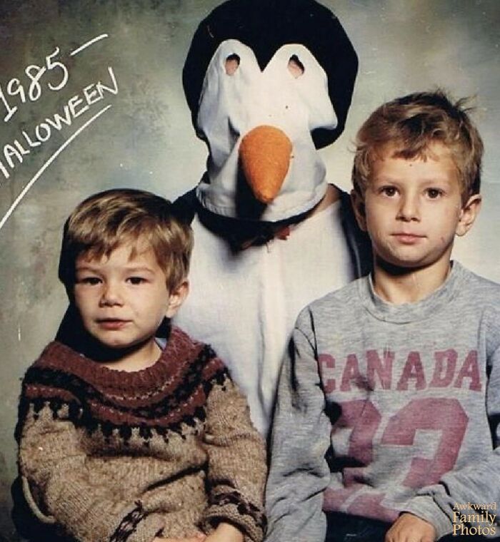 31 Totally Whacked Childhood Mascot Photos That’ll Make You Go “Wait, What?!”