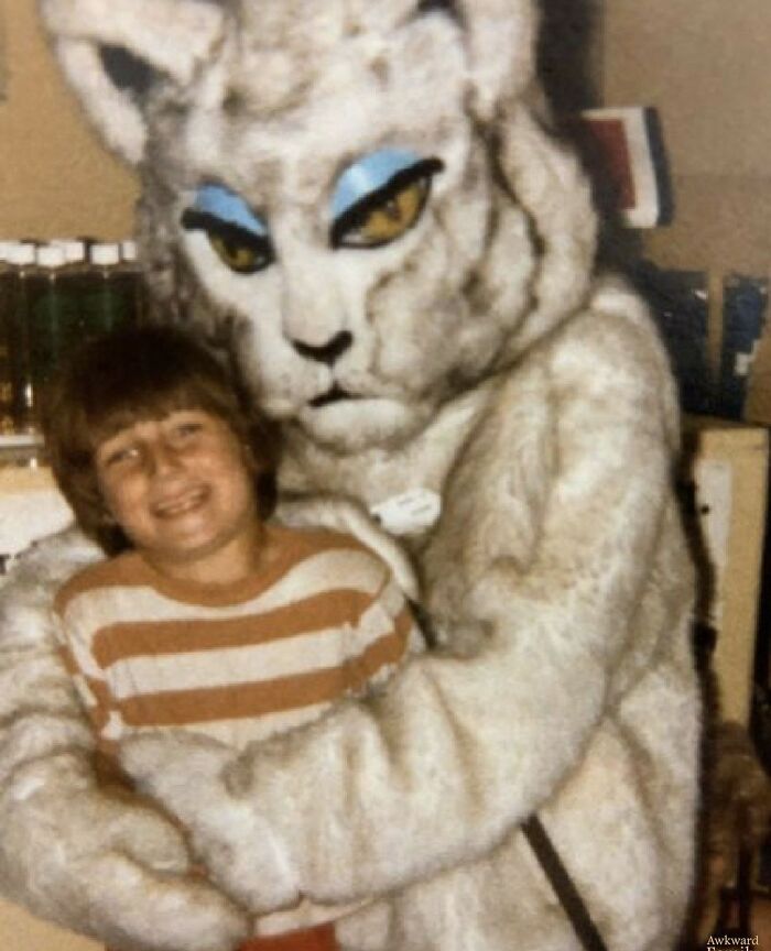 31 Totally Whacked Childhood Mascot Photos That’ll Make You Go “Wait, What?!”