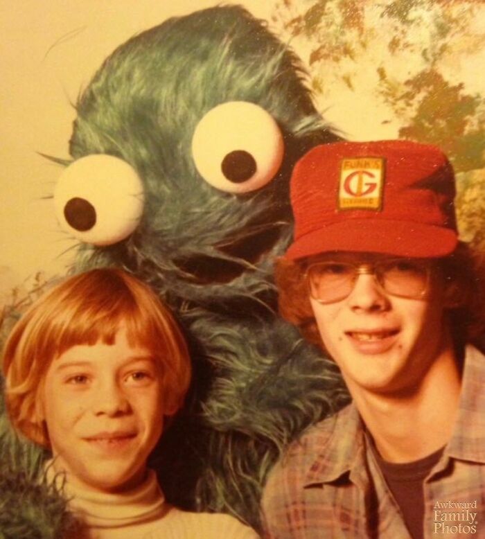 31 Totally Whacked Childhood Mascot Photos That’ll Make You Go “Wait, What?!”