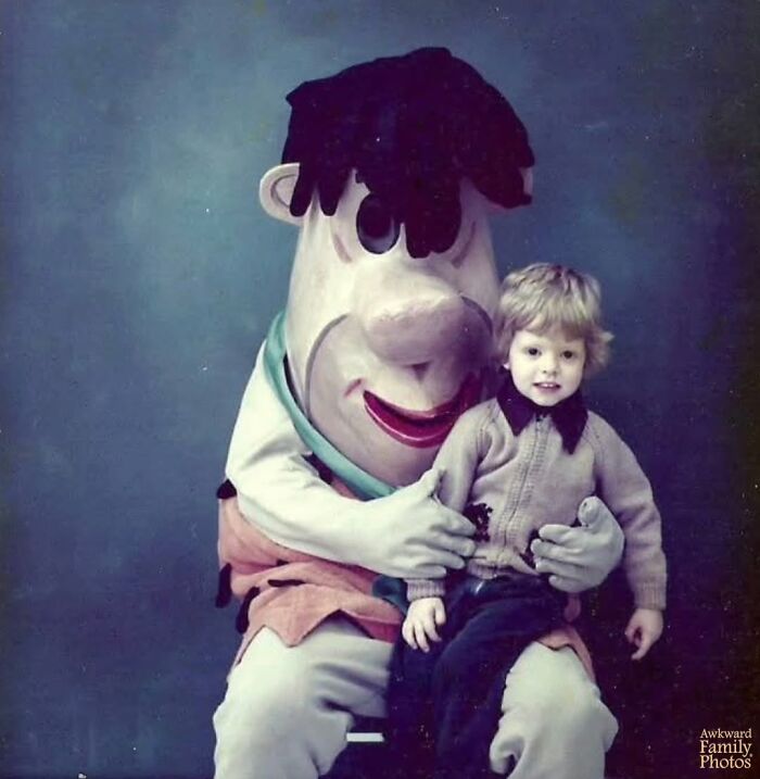 31 Totally Whacked Childhood Mascot Photos That’ll Make You Go “Wait, What?!”