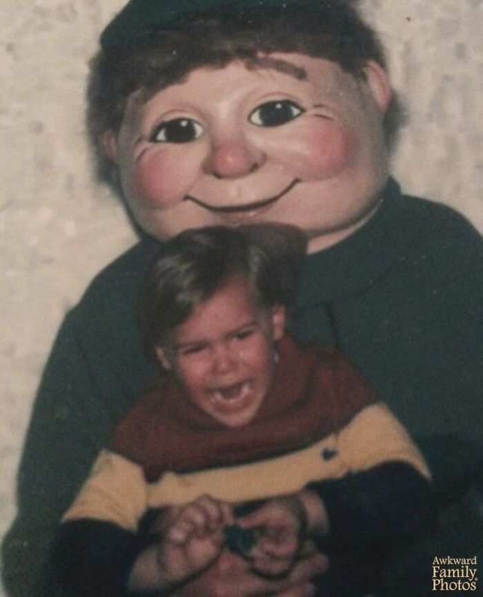 31 Totally Whacked Childhood Mascot Photos That’ll Make You Go “Wait, What?!”