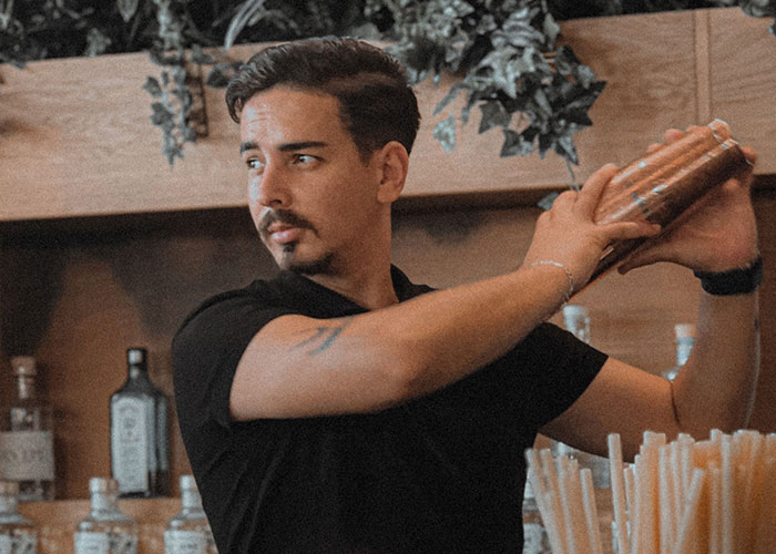 Let's Dive Into The Wildest Chatters Bartenders Caught (And Yes, They Hear EVERYTHING)
