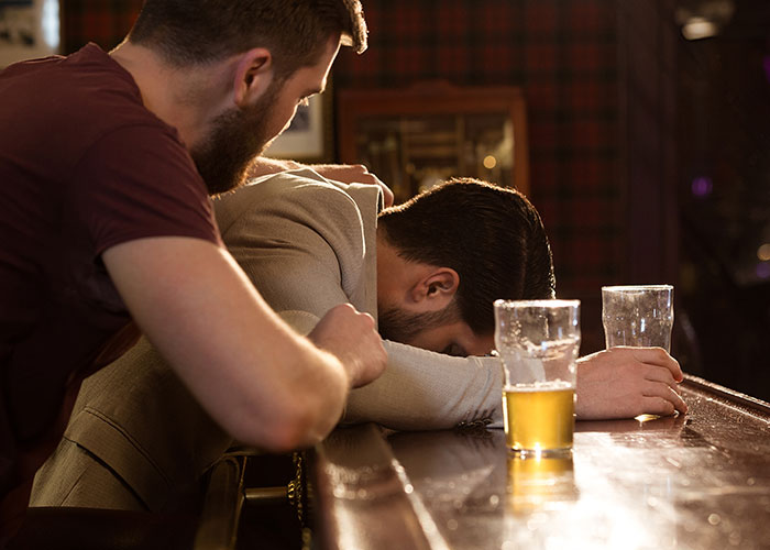 Let's Dive Into The Wildest Chatters Bartenders Caught (And Yes, They Hear EVERYTHING)